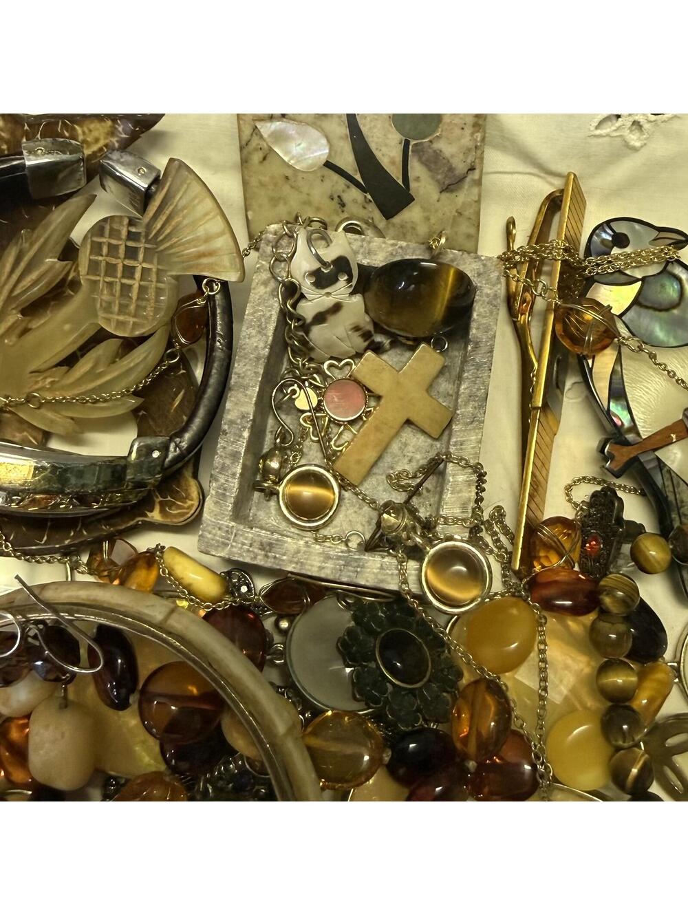 Vtg Tigers Eye Lot: ALL Wearable 24 Pc Mix of Jewelry 2 Carved Stone Dish w/Lids - Picture 8 of 8